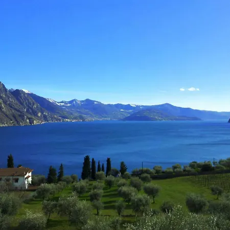 Le Viaggiatrici Apartment Riva di Solto